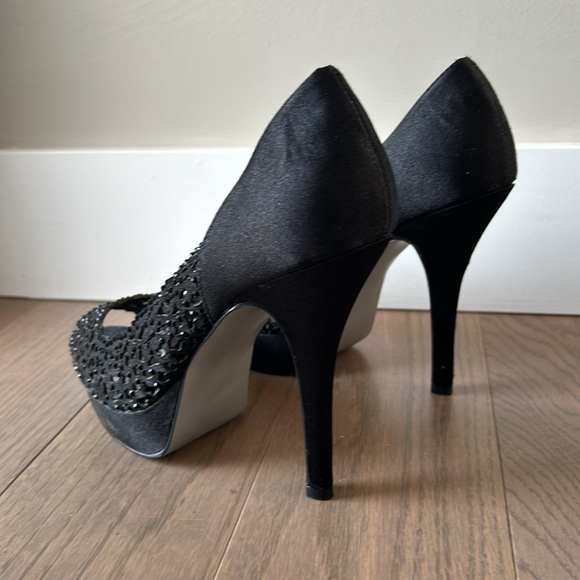 Black heels - Picture 4 of 5